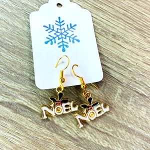 Gold tone Enamel NOEL holly berry boutique Christmas earrings